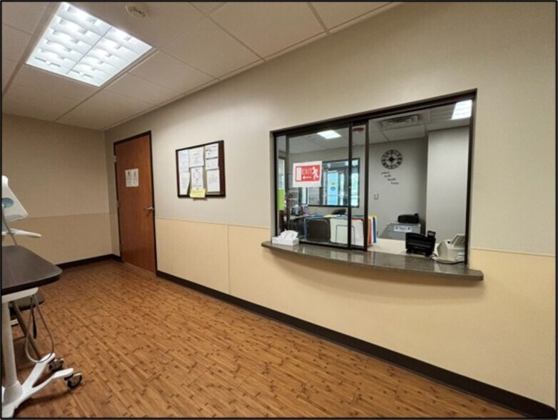 More Photos Of 105-107 Winston Dr, Marshall Medical For Lease