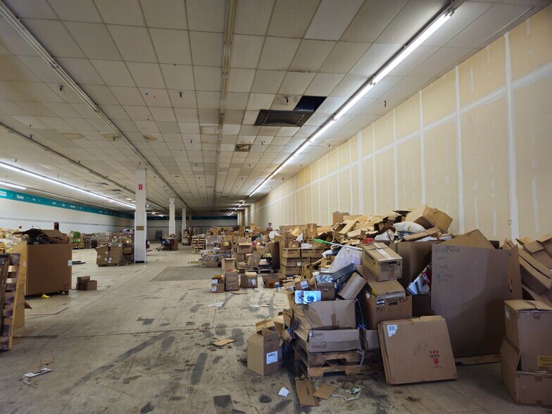 More Photos Of 4495-4499 Mall Dr, Steubenville Freestanding For Lease