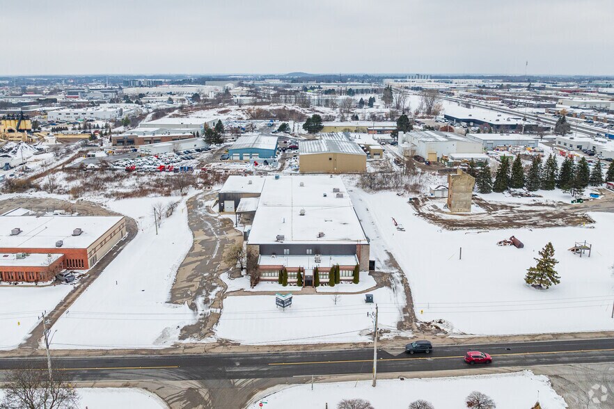 More Photos Of 1615 Bishop St N, Cambridge Warehouse For Lease