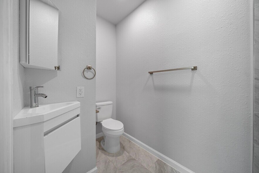 More Photos Of 2805 Church st, Galveston Apartments For Sale