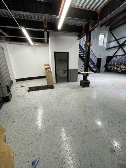 More Photos Of 147 Wayne St, Staten Island Warehouse For Lease