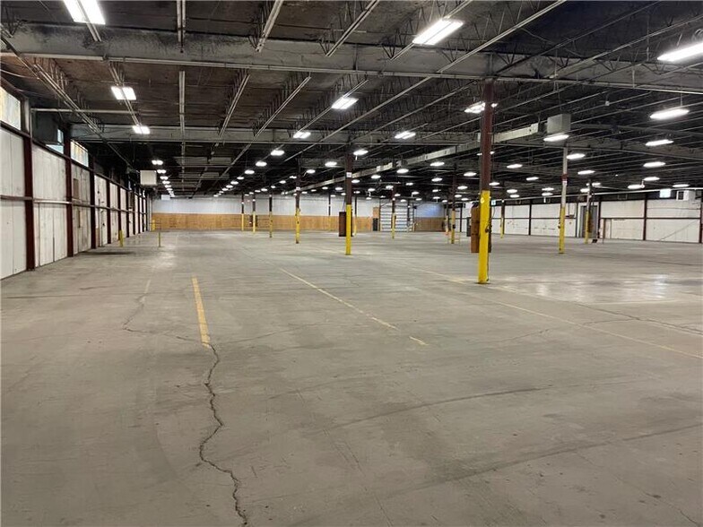 More Photos Of 107 Pierce Rd, Clifton Park Warehouse For Lease