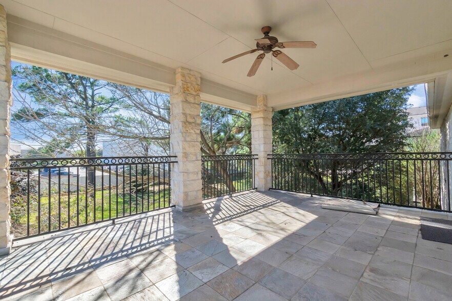 More Photos Of 8125 N Sam Houston Pky W, Houston Medical For Sale