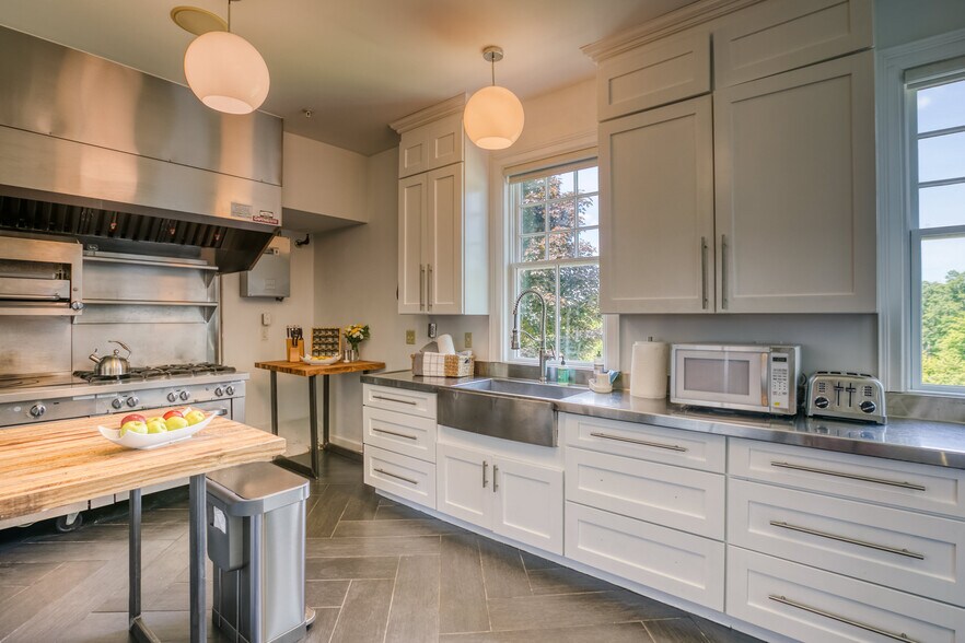 More Photos Of 2 Kemble St, Lenox Hotel For Sale