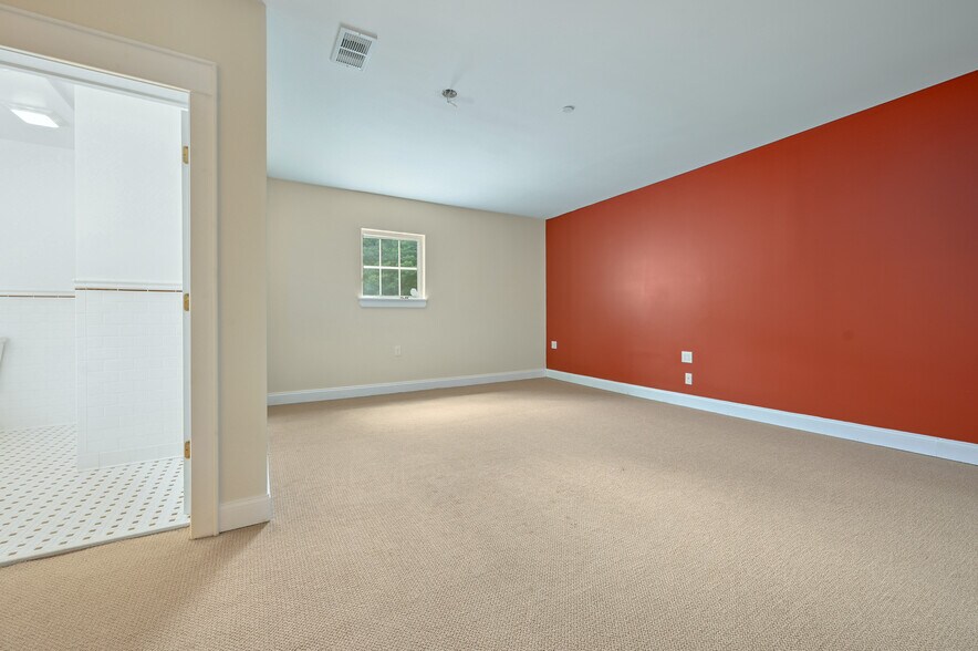 More Photos Of 56 Main St, Stamford Hotel For Sale