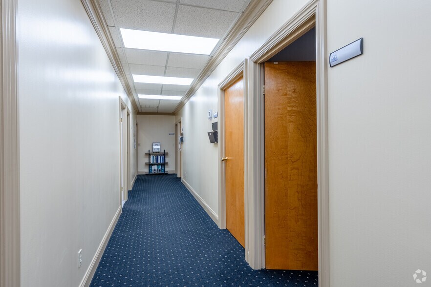 More Photos Of 40 Galesi Dr, Wayne Office For Lease