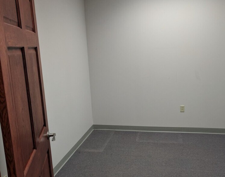 More Photos Of 36591 Center Ridge Rd, North Ridgeville Medical For Lease