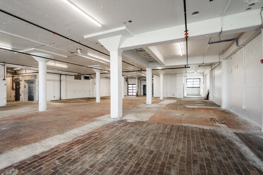 More Photos Of 2000 Division St, Detroit Warehouse For Sale