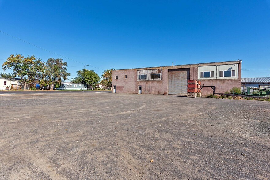 More Photos Of 512 F St SE, Quincy Manufacturing For Sale
