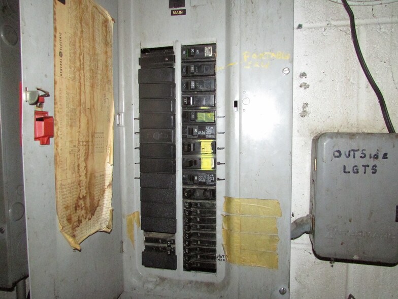 More Photos Of 14033-14055 Achyl Ave, Warren Warehouse For Sale