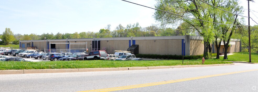 Primary Photo Of 6810 Dogwood Rd, Windsor Mill Warehouse For Sale