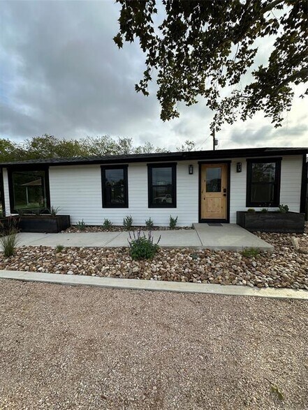 More Photos Of 27320 Ranch Road 12, Dripping Springs Office For Sale