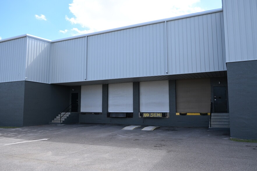 More Photos Of 6211 Anderson Rd, Tampa Warehouse For Lease