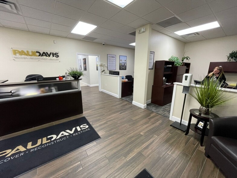 More Photos Of 3306 Waterfield Rd, Lakeland Warehouse For Lease