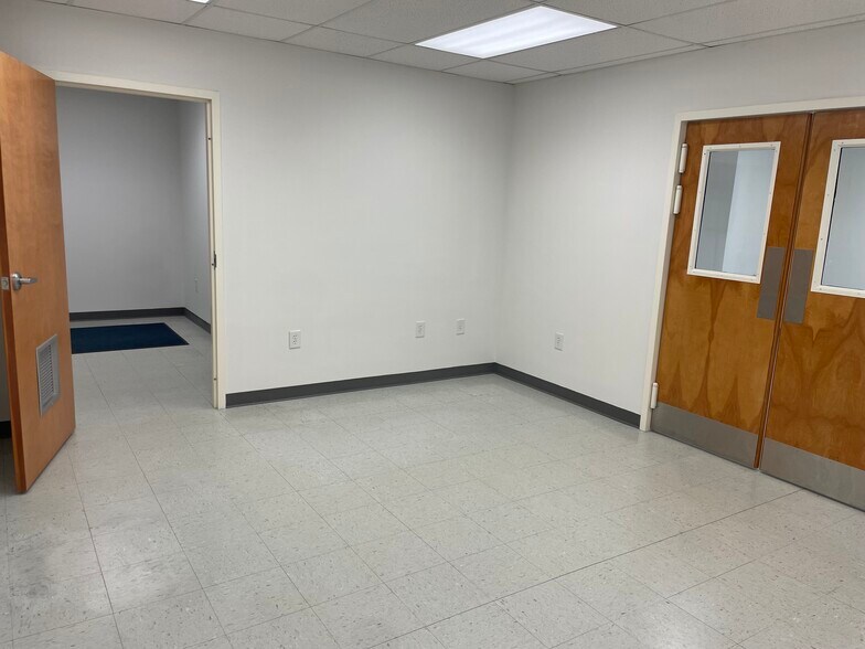 More Photos Of 2141 Eastview Pky, Conyers Office For Sale