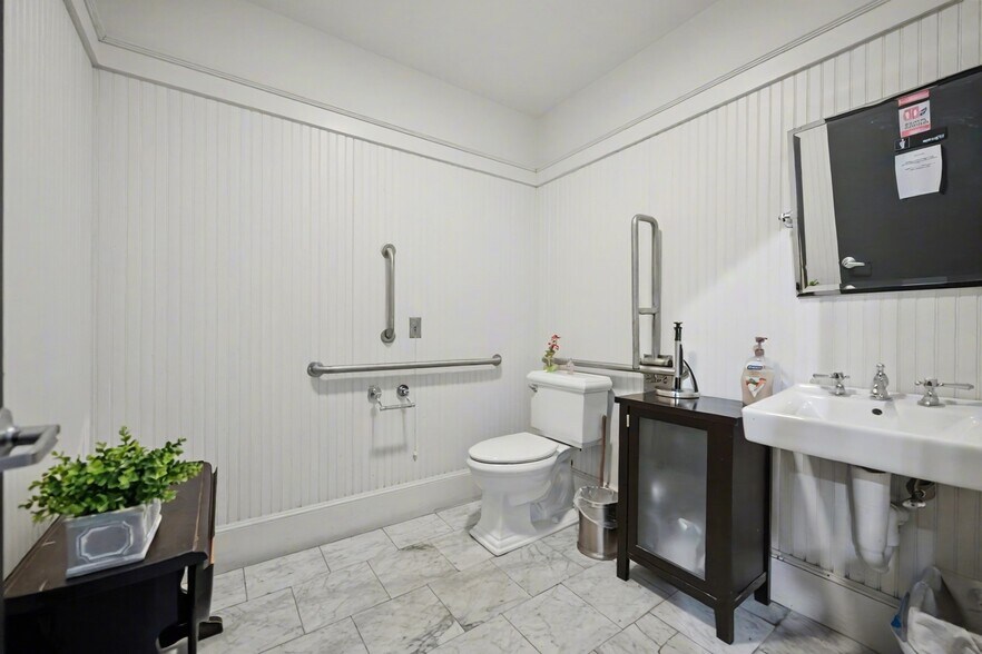 More Photos Of 817 Grand Ave, New Haven Freestanding For Lease