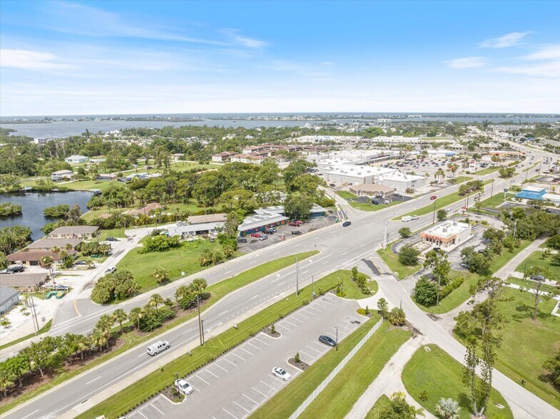 More Photos Of 2009-2025 S McCall Rd, Englewood Medical For Lease