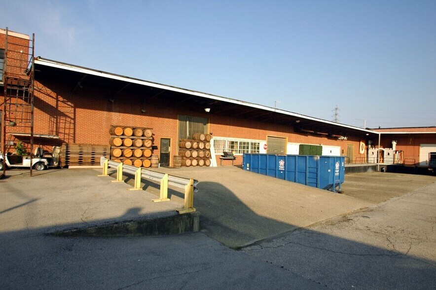 More Photos Of 2012 Northwestern Pky, Louisville Warehouse For Lease