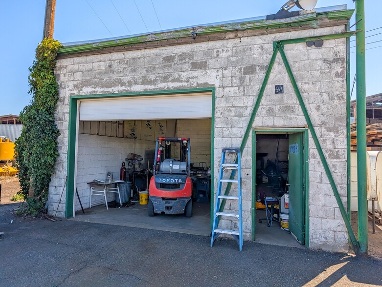 More Photos Of 1621 N Spruce St, La Grande Manufacturing For Sale