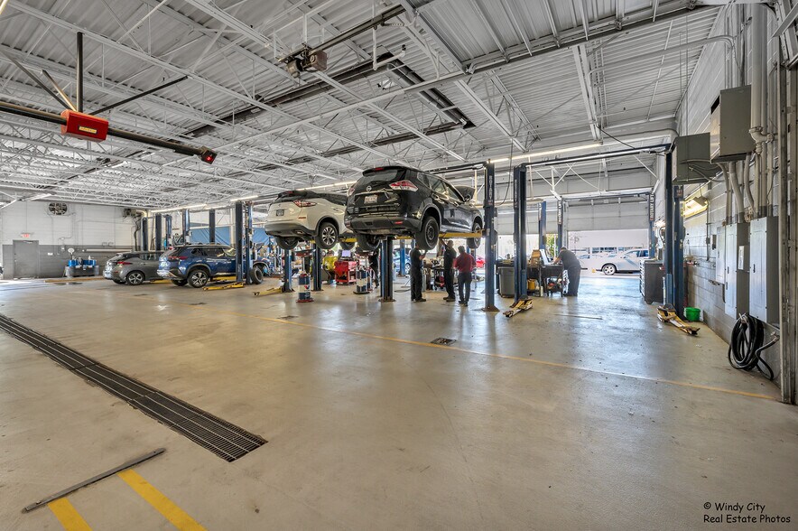 More Photos Of 945 E Chicago St, Elgin Auto Dealership For Sale