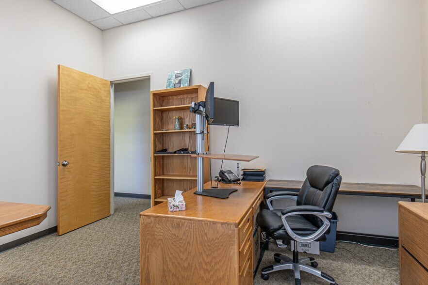 More Photos Of 555 Rivergate Ln, Durango Office For Sale