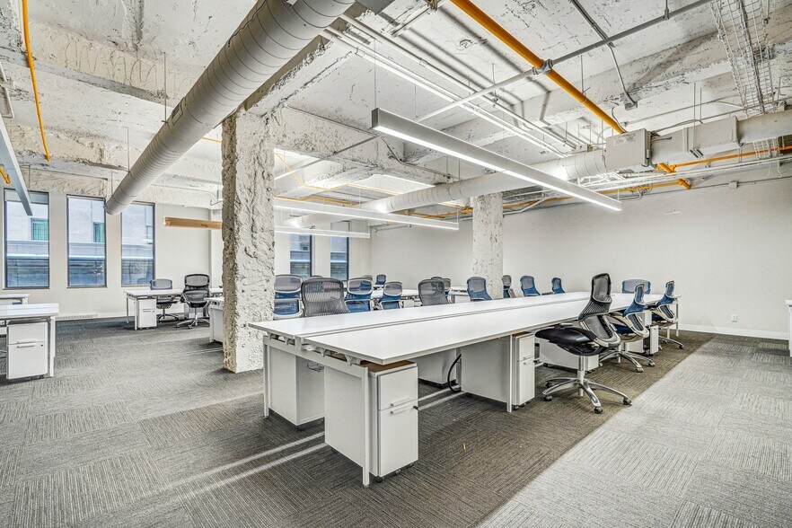 More Photos Of 215 Rue Saint-Jacques, Montréal Office For Lease