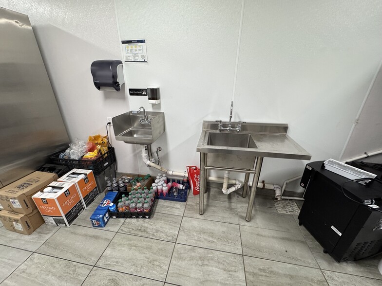More Photos Of 5315 Troup Hwy, Tyler General Retail For Sale