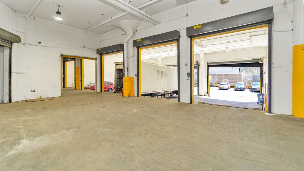 More Photos Of 58-30 Grand Ave, Maspeth Warehouse For Lease