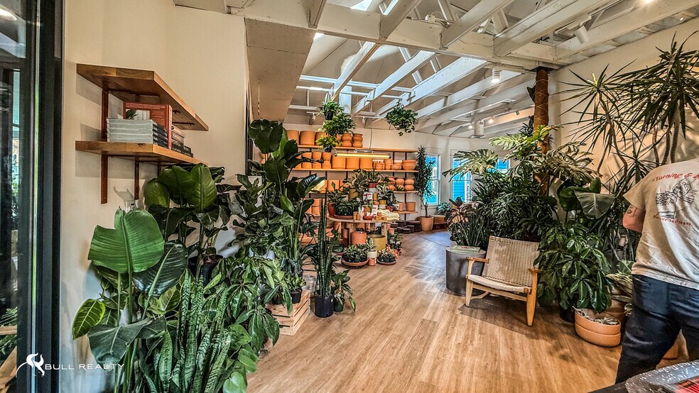 More Photos Of 1336 Glenwood Ave, Atlanta Restaurant For Sale