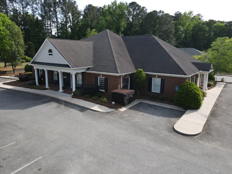 More Photos Of 385 Hawthorne Ln, Athens Medical For Lease