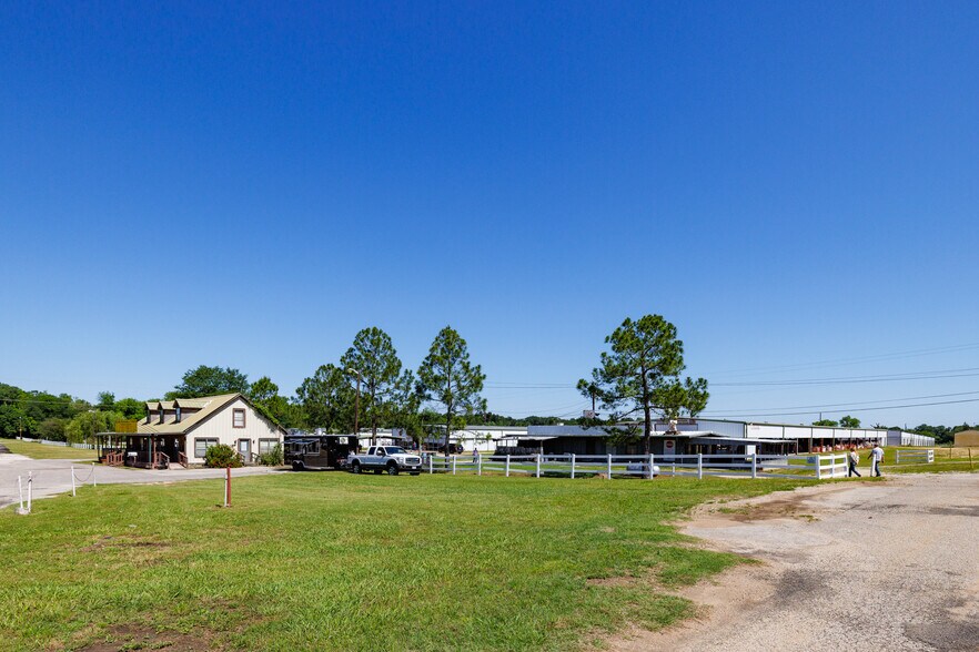 More Photos Of 542 E Dallas St, Canton Warehouse For Sale