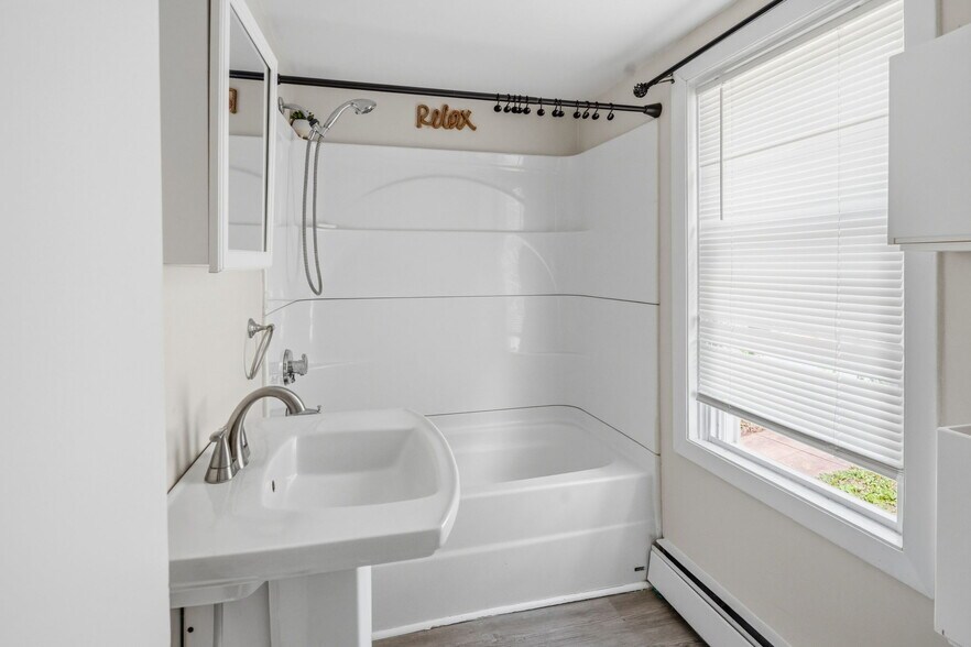 More Photos Of 400 Thames St, Bristol Multifamily For Sale