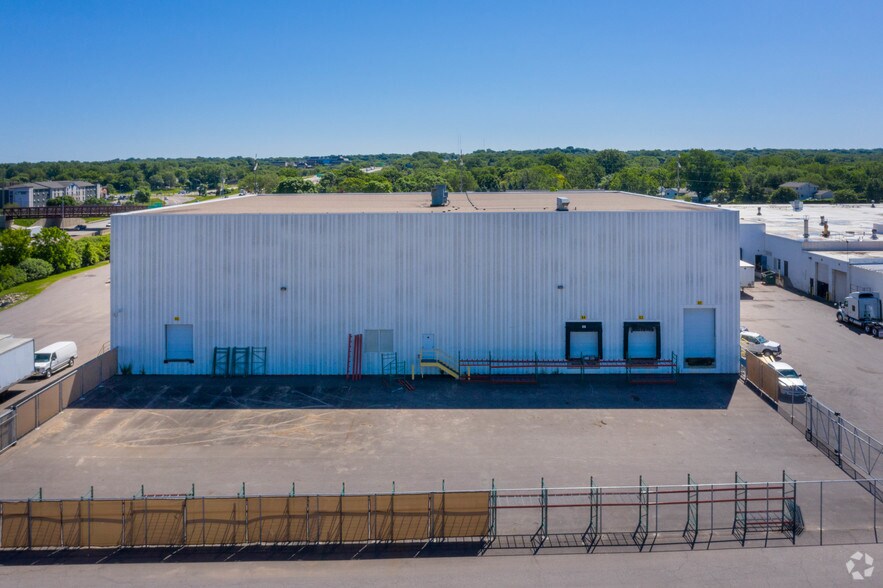 More Photos Of 5320-5400 Main St NE, Fridley Warehouse For Lease