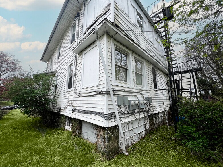 More Photos Of 3702 Chesholm Rd, Baltimore Multifamily For Sale