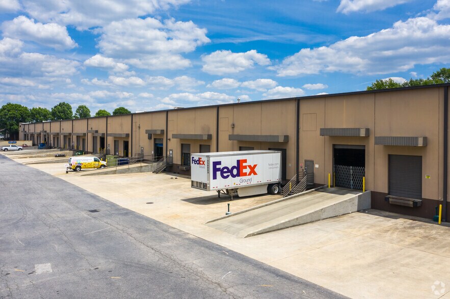 More Photos Of 8125 Troon Cir, Austell Unknown For Lease