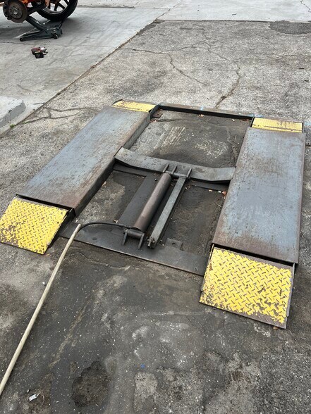 More Photos Of 207 N Temple Ave, Starke Auto Repair For Sale
