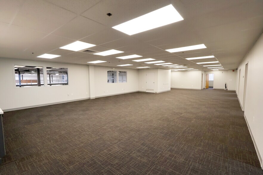 More Photos Of 218-222 Highland Ave, Salem Warehouse For Lease