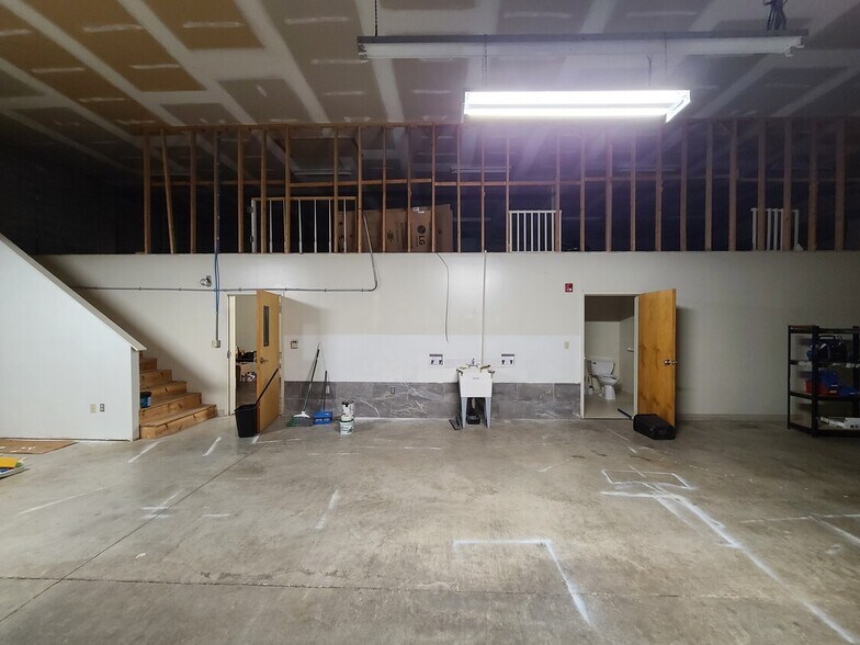 More Photos Of 3676 Crescent Ct E, Whitehall Warehouse For Lease