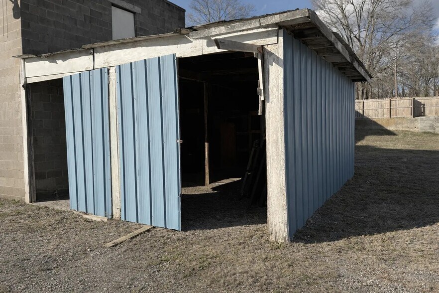 More Photos Of 373 N Cumberland St, Jackson Contractor Storage Yard For Sale