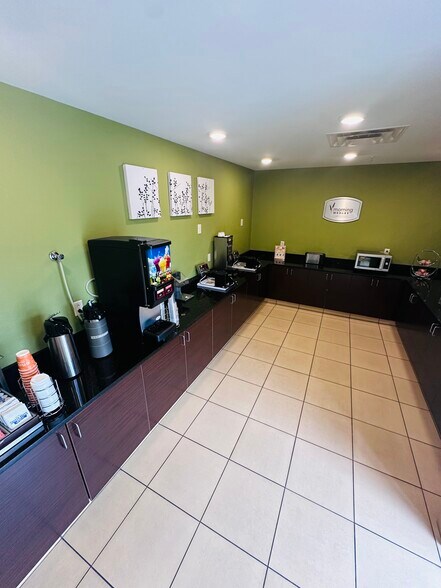 More Photos Of 4450 Rhea County Hwy, Dayton Hotel For Sale