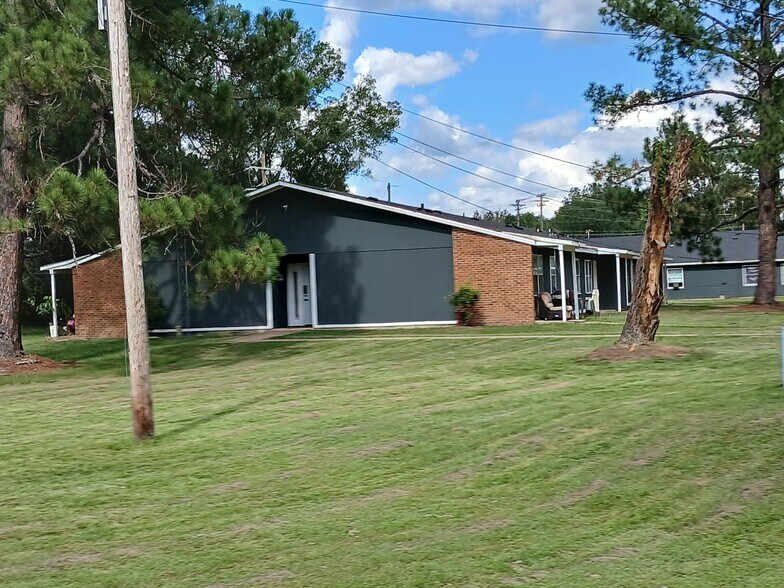 More Photos Of 1000 Broadmeadow Dr, Monticello Apartments For Sale