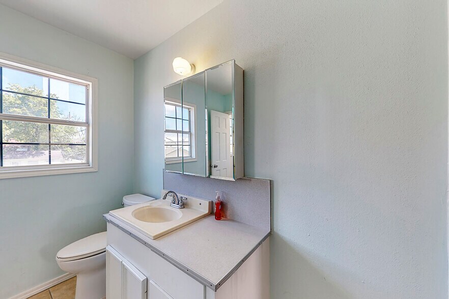 More Photos Of 5710 Edgemoor Dr, Houston Specialty For Sale