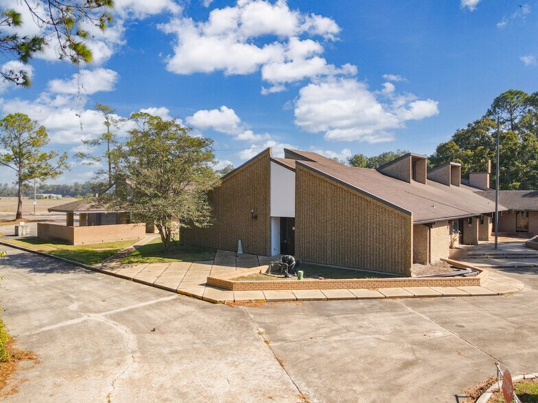 More Photos Of 9297 Highway 979, Livonia Specialty For Sale