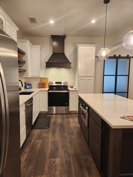 More Photos Of 540 Cortland Dr, Lake Zurich Storefront For Sale