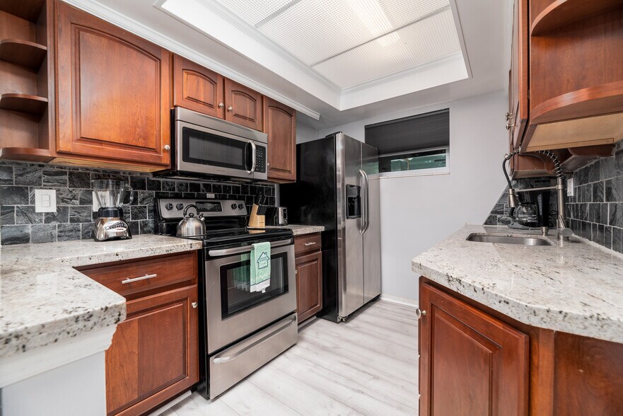 More Photos Of 820 NE 21st Dr, Wilton Manors Apartments For Sale