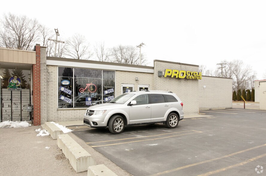 Primary Photo Of 33535-33537 7 Mile Rd, Livonia Freestanding For Lease
