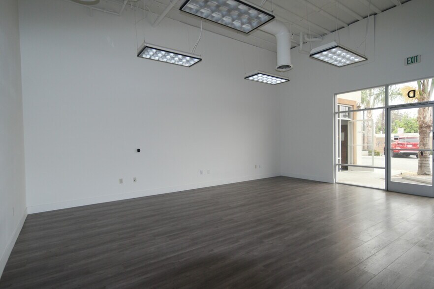 More Photos Of 2860 E Vineyard Ave, Oxnard Storefront Retail Office For Lease