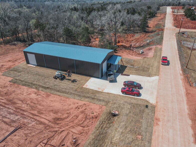 More Photos Of 451 Koloa Ave, Edmond Manufacturing For Sale