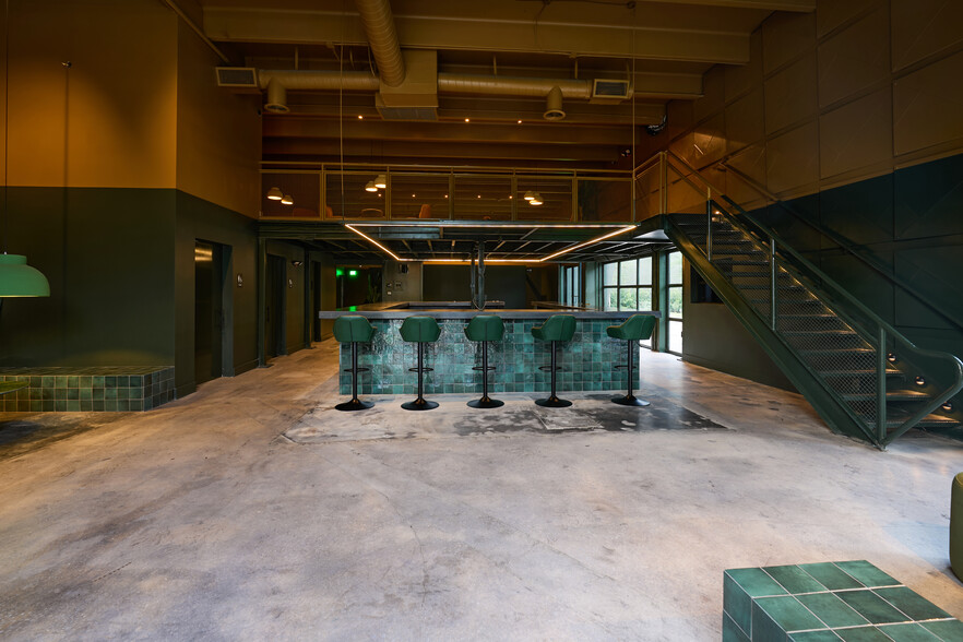 More Photos Of 297-299 NW 23rd St, Miami Bar For Lease