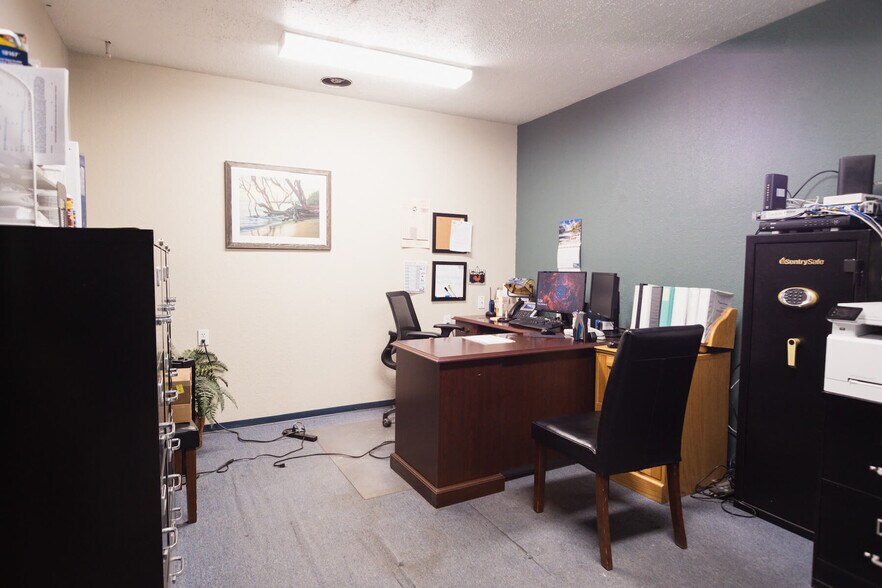 More Photos Of 2002 Fruitvale Blvd, Yakima Warehouse For Sale